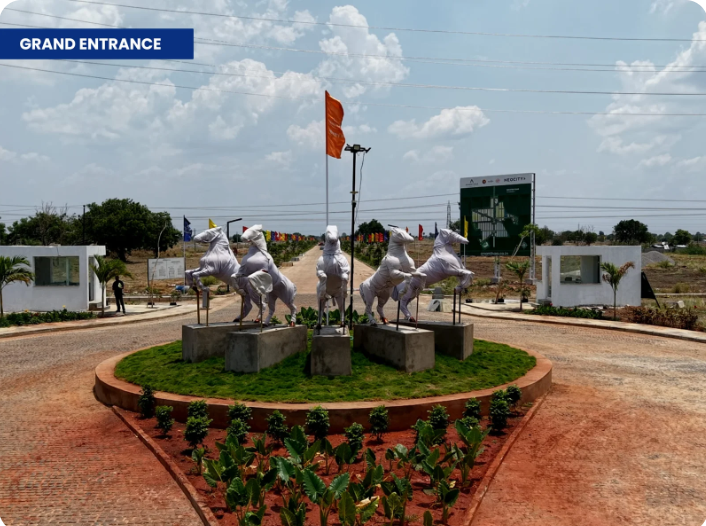 Grand Entrance Arch with Iconic Horse Circle